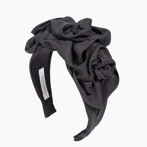 Jennifer Behr Triple Rosette Headband
In Silk Faille (black)